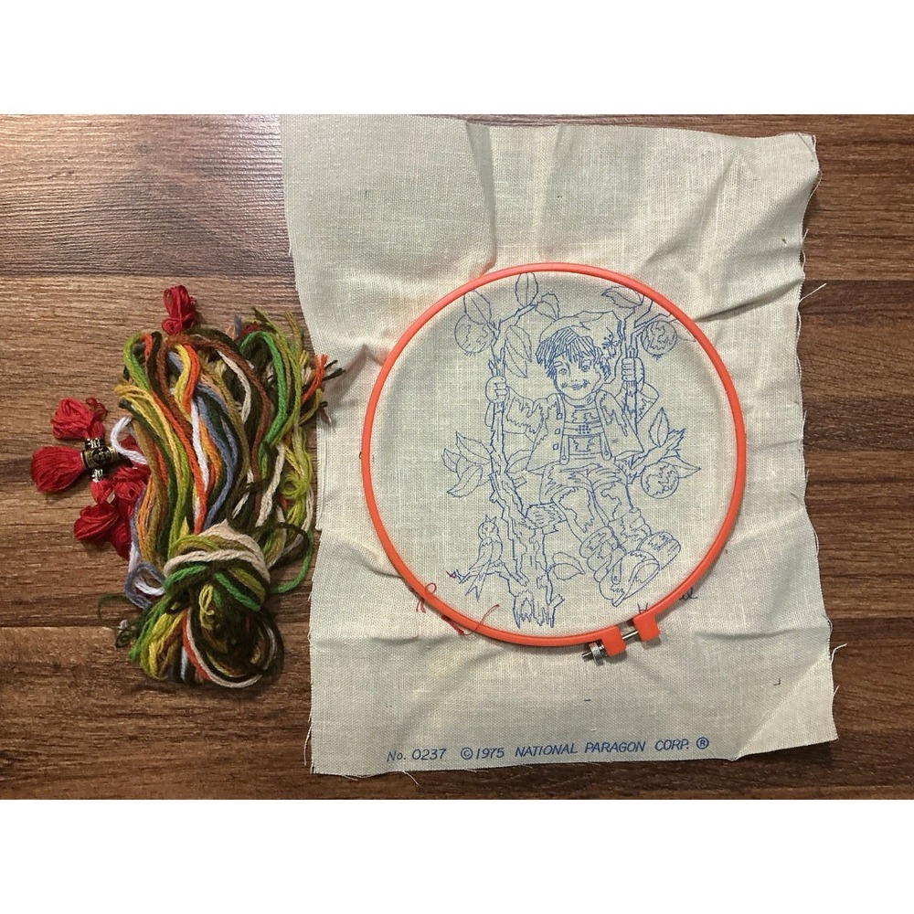 1976 Paragon Needle Craft Hummel BOY IN APPLE TREE #0237 Crewel Stitchery Kit